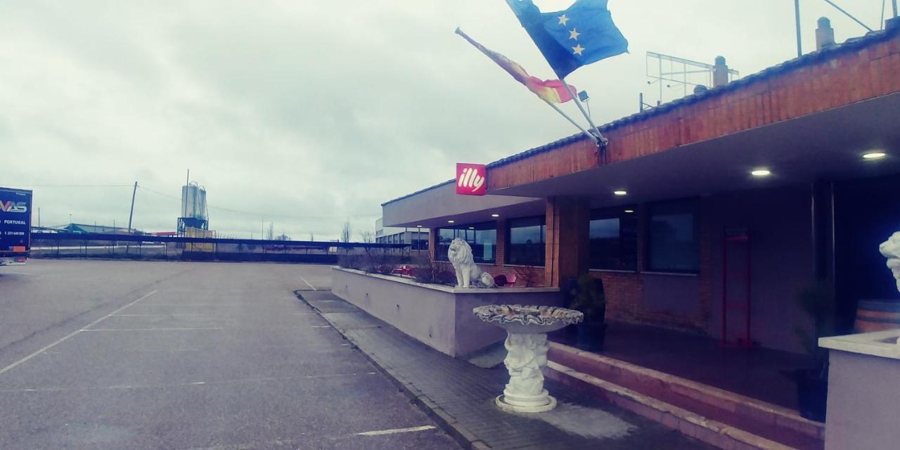 Hotel Ria De Vigo "Tierra De Campos" Бесилья-де-Вальдерадуэи Экстерьер фото
